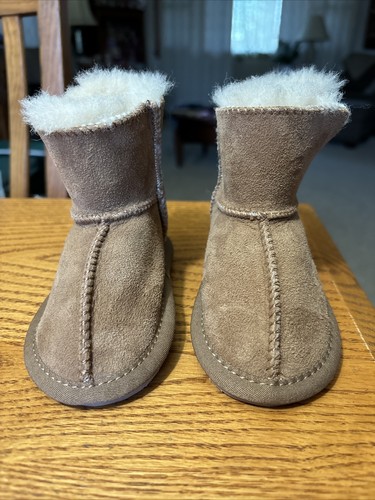 Overland Toddler Slippers Shearling Suede Booties 12-18 Months - Picture 2 of 9