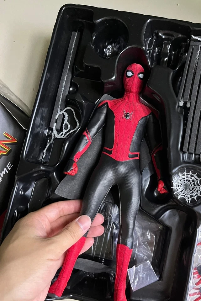 Figura de acción Hot Toys HT MMS542 1/6 Spider Man traje mejorado coleccionable abierto Foto 3 de 4