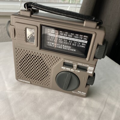 GRUNDIG FR-200 Emergency Short Wave AM/FM Radio, Hand Crank Receiver