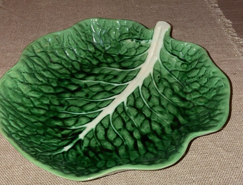 MADE IN PORTUGAL MAJOLICA GREEN CABBAGE LEAF LARGE 12 3/4" SERVING BOWL - Picture 6 of 10