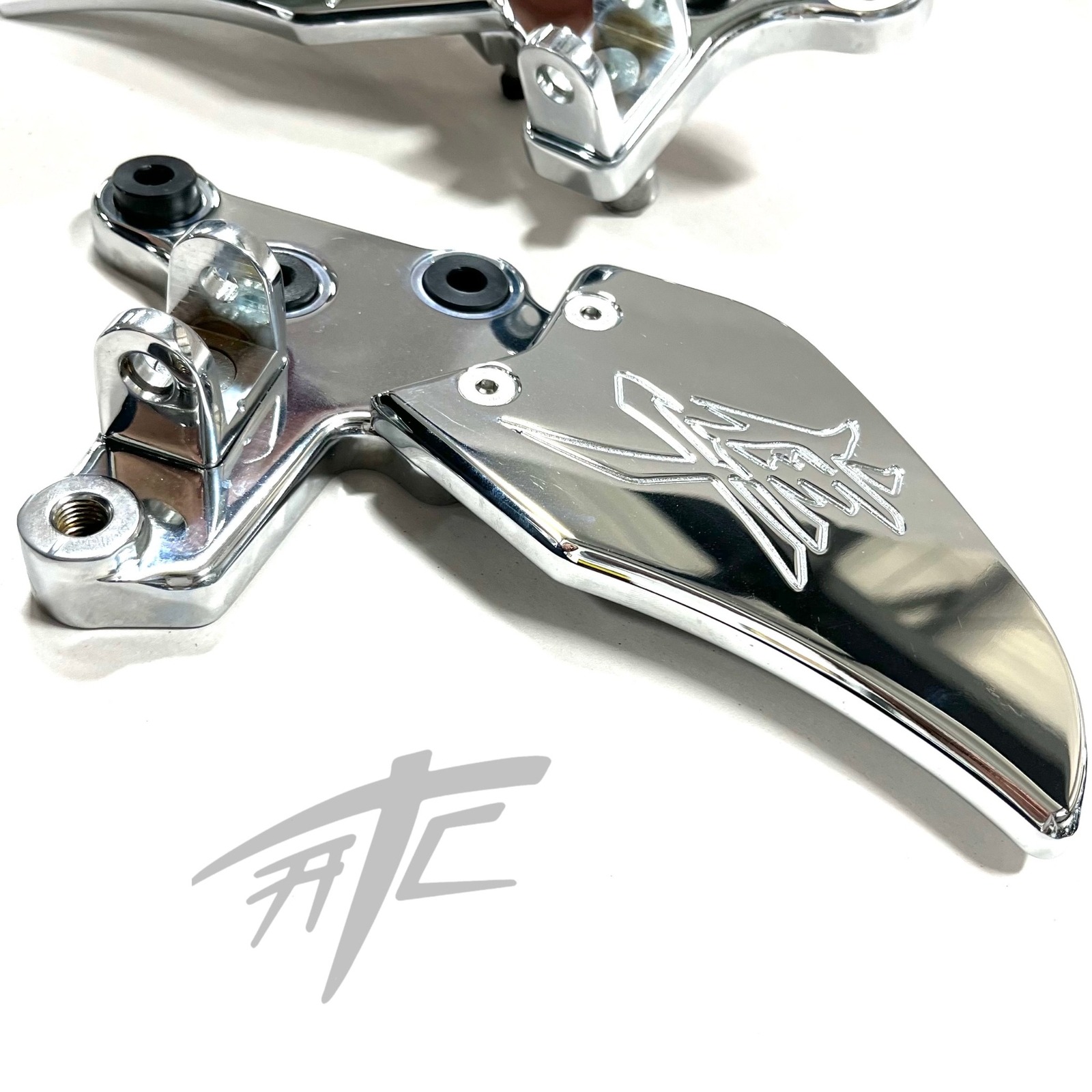 HAYABUSA CHROME KANJI FOOT PEG BRACKETS & HEEL GUARDS 20222024 SUZUKI