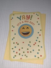 Tarjeta de felicitación Hallmark: Happy Emoji Yay It’s A Big Day Big Smiles For You