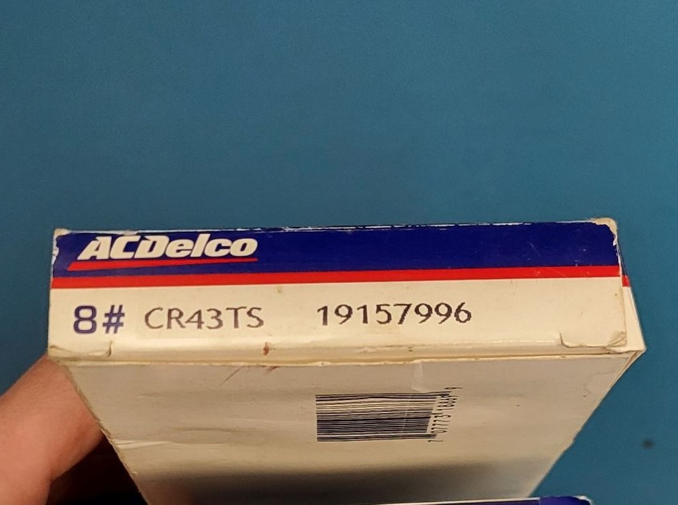 QTY 8 NEW AC DELCO Genuine GM OEM SPARK PLUG CR43TS 19157996