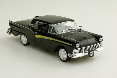 Universal Hobbies - Ford Fairlane - 1:43 - Good Condition