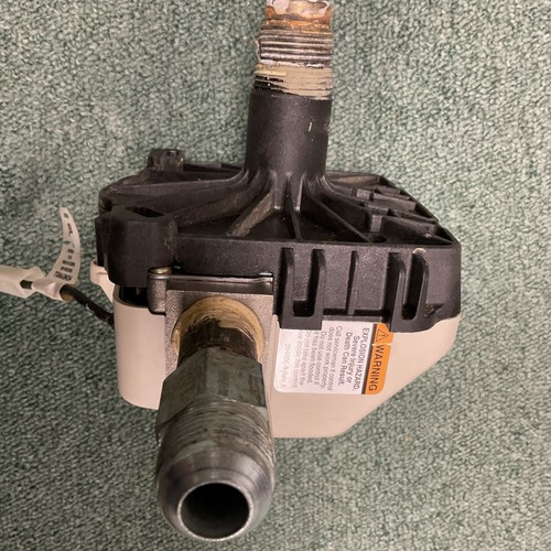Honeywell WV8840B1118 Water Heater Gas Valve - Picture 4 of 5
