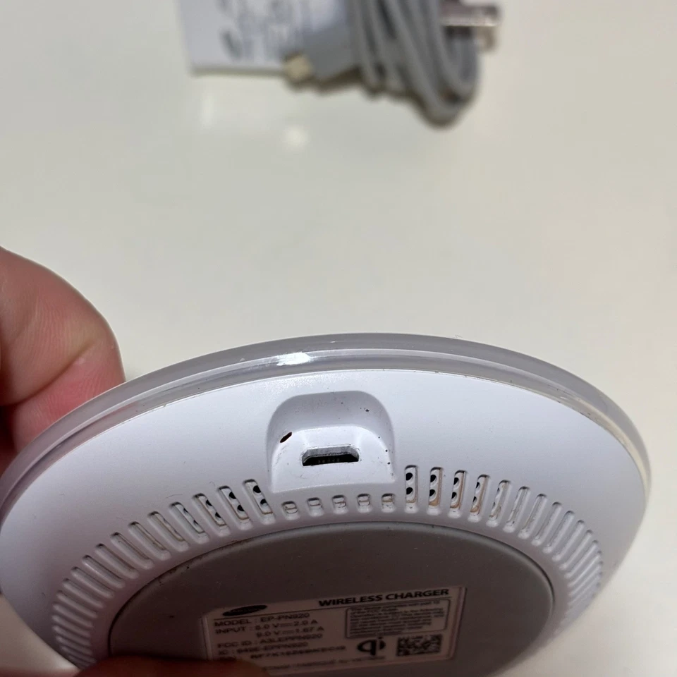 Samsung Fast Charge Qi Wireless Charging Pad Fast Charger w/ USB Cable EP-PN920 - Image 4 of 4