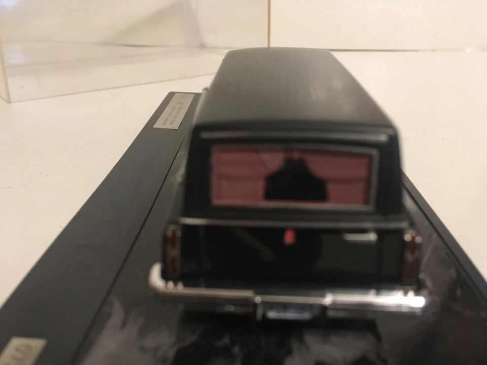 MATRIX 1/43 OLDSMOBILE 98 EUREKA REGENT LANDAULET COCHE FÚNEBRE TIENE PROBLEMAS EN ESTUCHE Foto 4 de 4