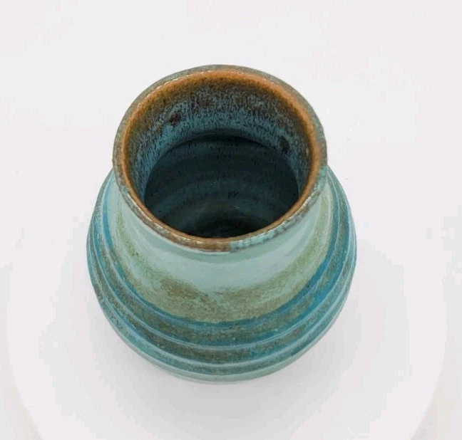 Jarrón de cerámica de estudio acanalado en espiral azul suroeste de Wilma Sedona Foto 4 de 4