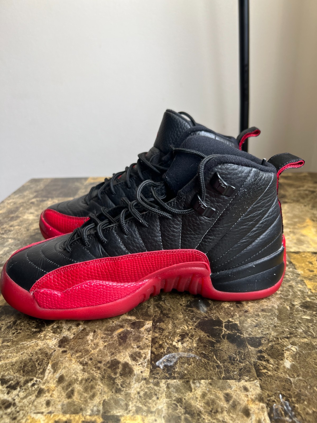 Nike Air Jordan 12 Retro Flu Game 2015 GS Size 6Y   (153265-0020) thumbnail 14