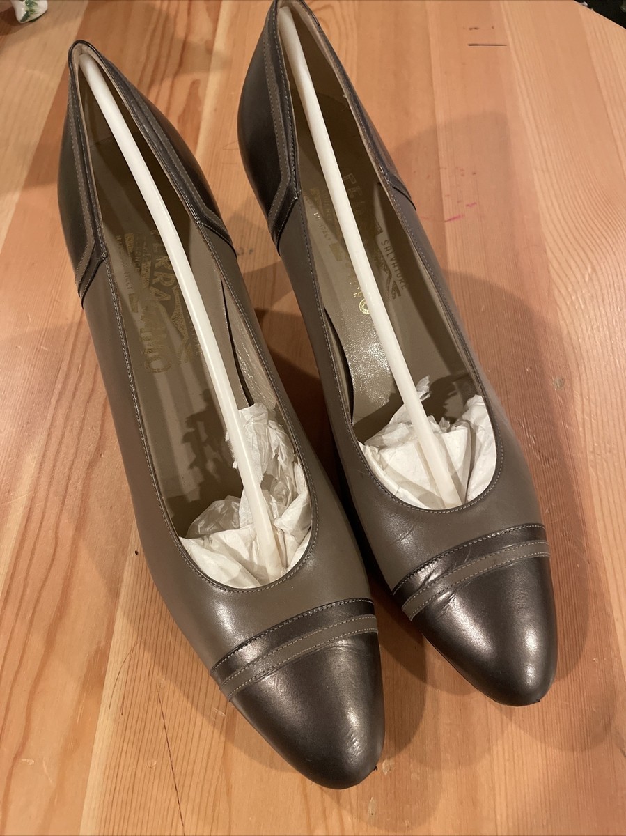 Salvatore FERRAGAMO Vintage Vara Gray Grey Leather Pump