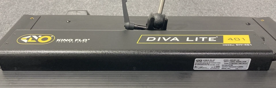 KINO FLO DIVA LITE 401 FIXTURE WITH BUILT IN BARN-DOORS w/ Power Cord - Image 3 of 4
