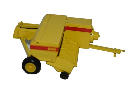 Siku 2268 CLAAS Rollant 250 Baler w/Bales 1/32 Die-cast Brand-new