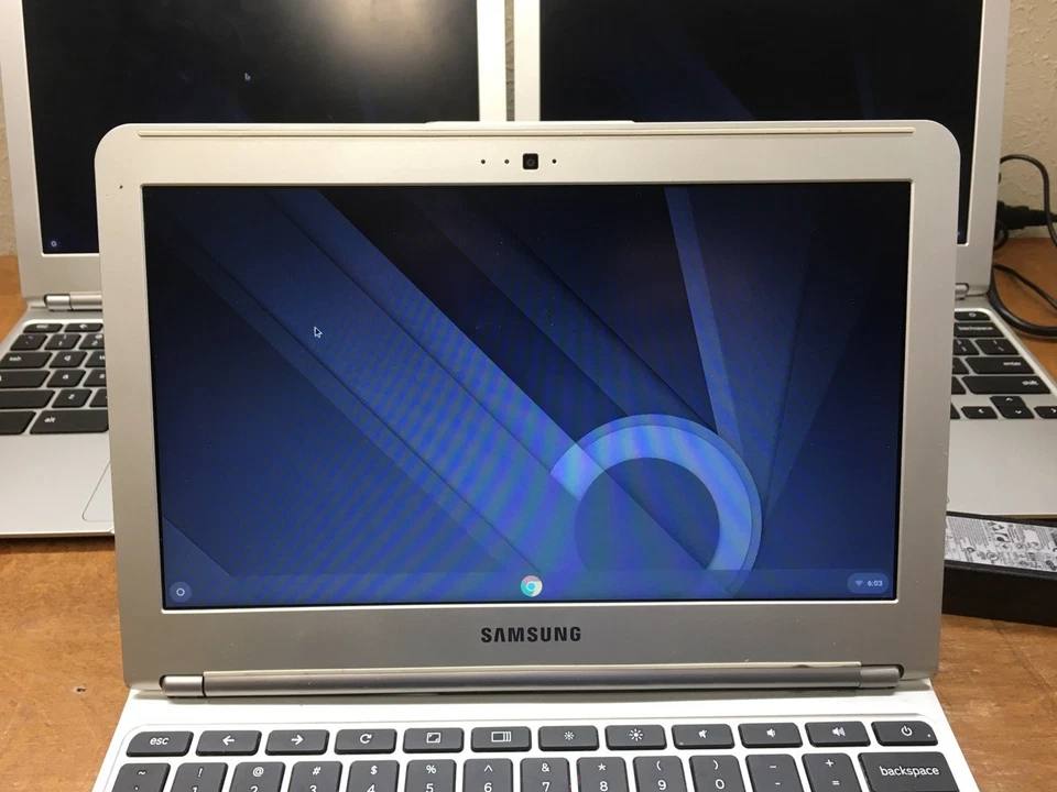 Lote de 3: Samsung XE303 C12 Chromebook 11.6 1.7GHz 2GB 16GB eMMC - Leia Desc. - Imagem 2 de 4