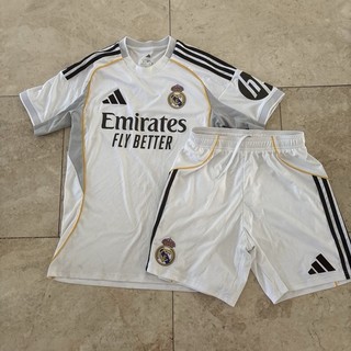Mens Authentic Real Madrid white football kit and shorts S