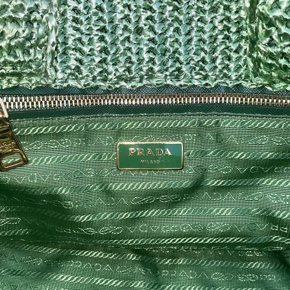 Bolso bandolera de cuero usado verde con flecos Prada accesorios elegantes Foto 3 de 4