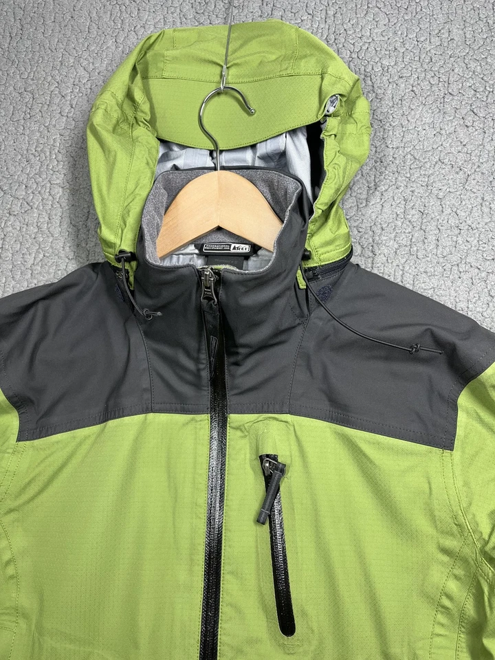 Куртка мужская REI Elements E1 средняя зеленая серая водонепроницаемая с капюшоном дождевик - Изображение 2 из 4