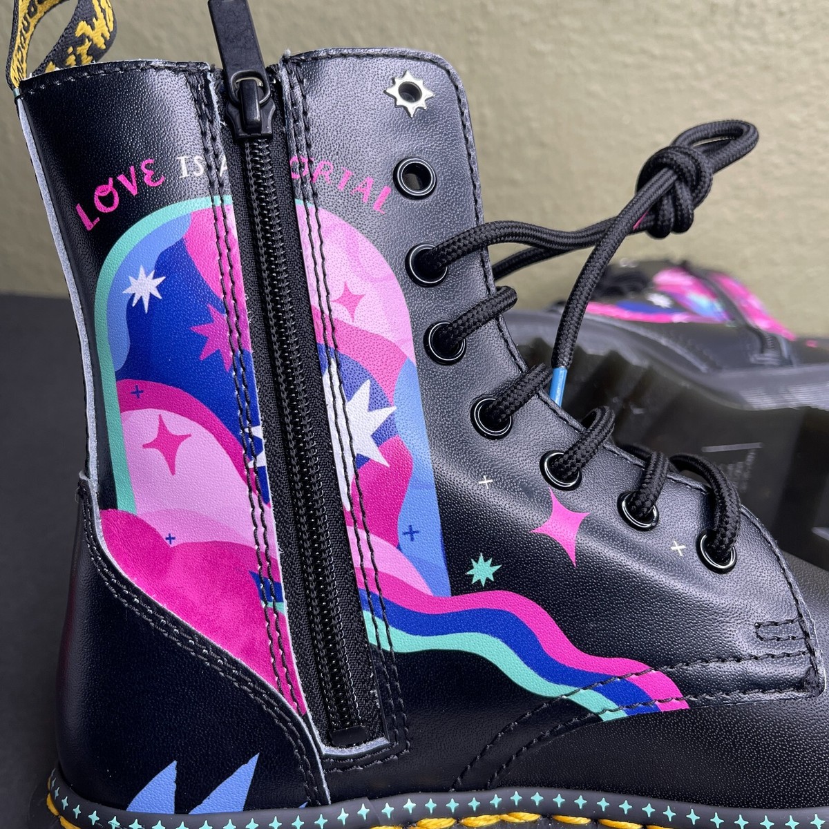 Dr. Martens Jadon for Pride 25センチ New Dr. Martens Loveis Wise Jadon for Pride Women's Size 7