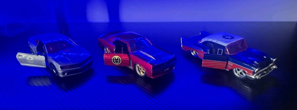 JUEGO DE 3 COCHES VERSIÓN AVENGERS. Juguetes Jada, Iron Man, Capitán América y Escudo.  Foto 2 de 4