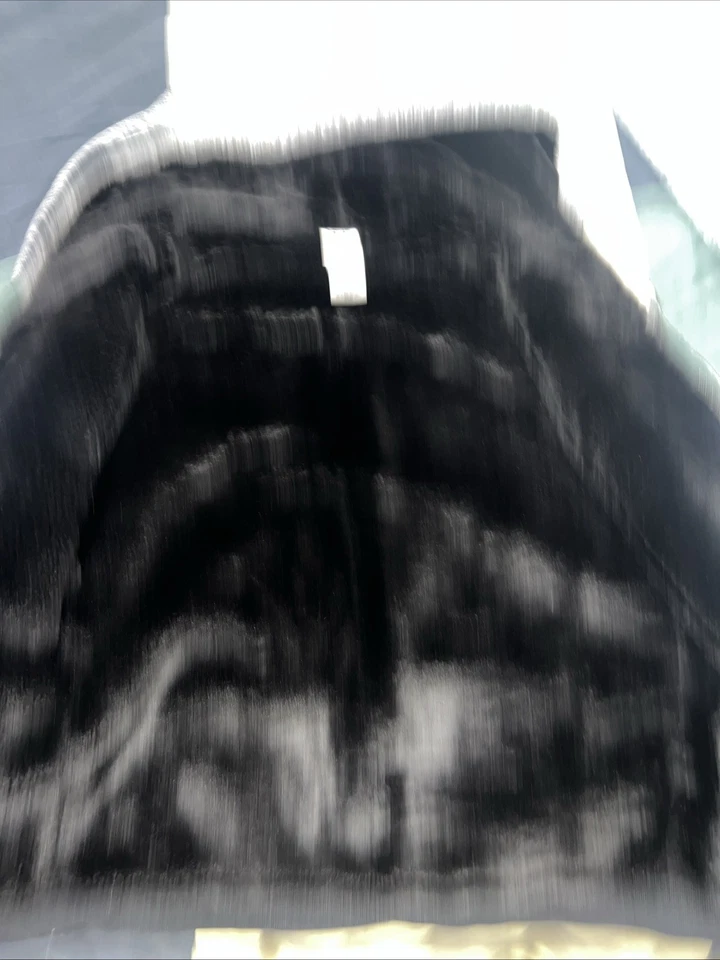 Sudadera con capucha forrada de piel sintética gris Victoria Secret talla Xs Foto 4 de 4