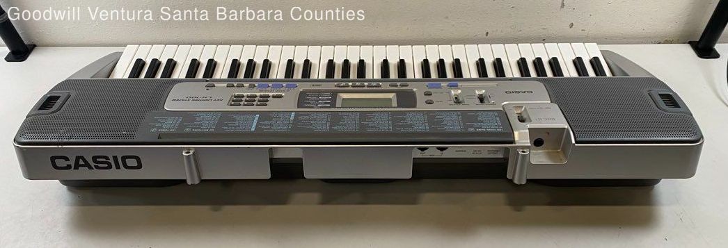 Casio Key Lighting System LK-100 61-Key Electronic Keyboard