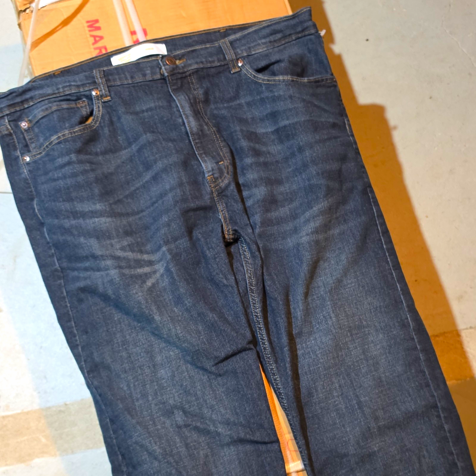 Signature by Levi Strauss & Co. Men’s Regular Fit Bootcut Dark Wash Blue Jeans