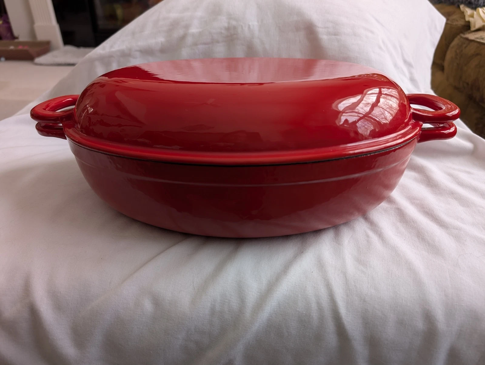 Sur la Table Enameled Cast Iron Oval Roaster/Dutch Oven 5QT Classic Red With Lid