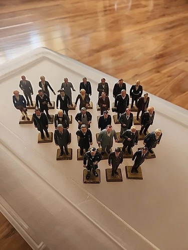 Vintage Marx Presidents 2.75" Lot of 28 Figures Toys Gold Bases