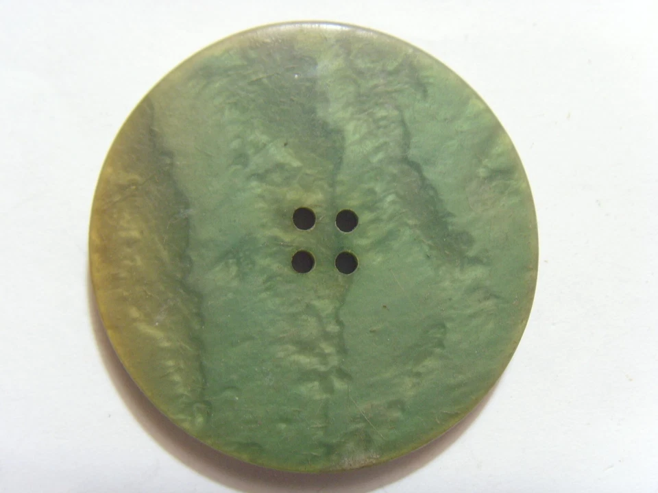 antique large 43 mm early plastic or Bakelite collector button 52359 - Image 2 of 3