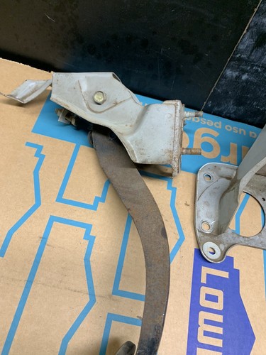 Toyota 1980 pickup Hilux Clutch and Brake Pedal assembly Bracket - Picture 6 of 12