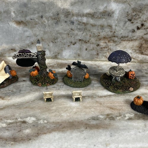Hawthorne Village The Munsters Halloween Figurines Lot - Picture 6 of 7