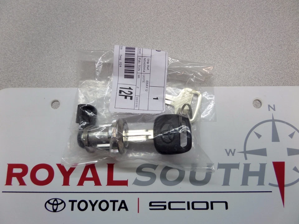 Juego de cilindros de bloqueo de puerta con tapa de combustible genuino OEM OE Toyota Tacoma 1995-2004 Foto 3 de 3