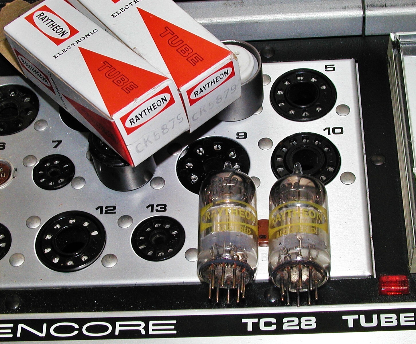 2 Raytheon 5879 FACTORY MATCHING tubes NEW NOS NIB USA for Seeburg