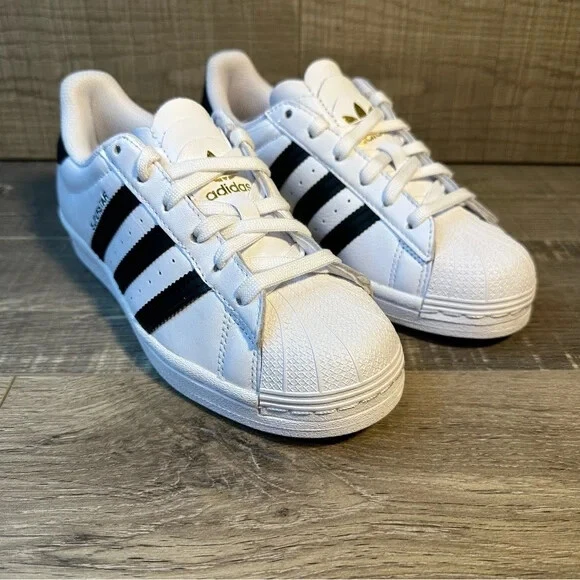 Adidas top superstar tongue
