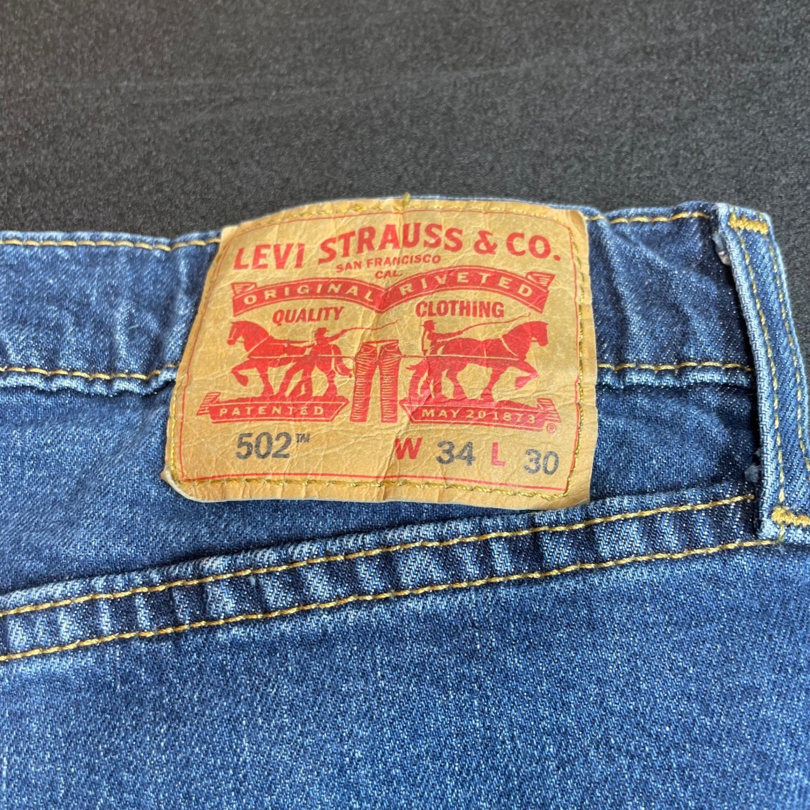 Levi's 502 Jeans Mens Size 34x30 Dark Wash Regular Taper Fit Whiskered Faded thumbnail 4