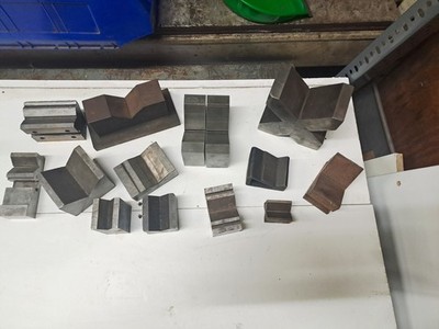 Ingenieure abgewinkelte Vee Blöcke - verschiedene Größen, insgesamt 13 (SML - MED)