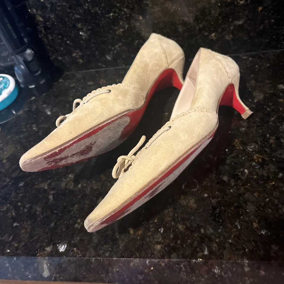 Christian Louboutin Zapatos Gatito Tacones 37 Beige Gamuza París Rojo Parte Inferior EE. UU. 6 1/2 Foto 4 de 4