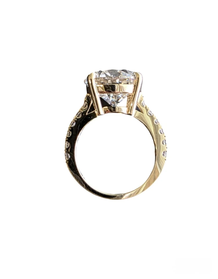 (Huge) 9.13 carat lab grown total diamond ring w/ 8.60 carat ideal cut diamond. - Image 2 of 4
