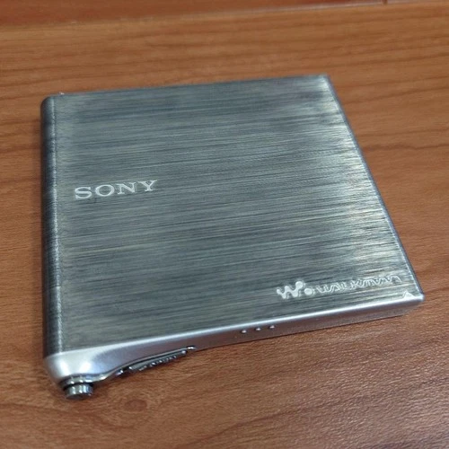 Sony MZ-E10 MD Walkman Portable Minidisc Player Original Silver