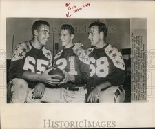 1953 Press Photo A;; Star Football players Tom Scott, Gib Dawson & Andy Kozar