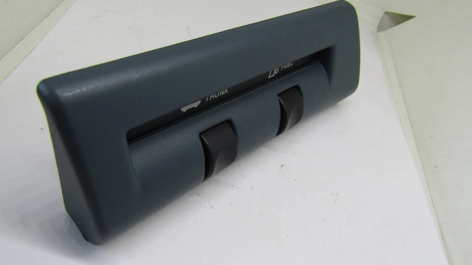 INTERRUPTOR TAPA MALETERO E PUERTA COMBUSTIBLE 25612223 GM 95 98 OLDSMOBILE AURORA Foto 2 de 4