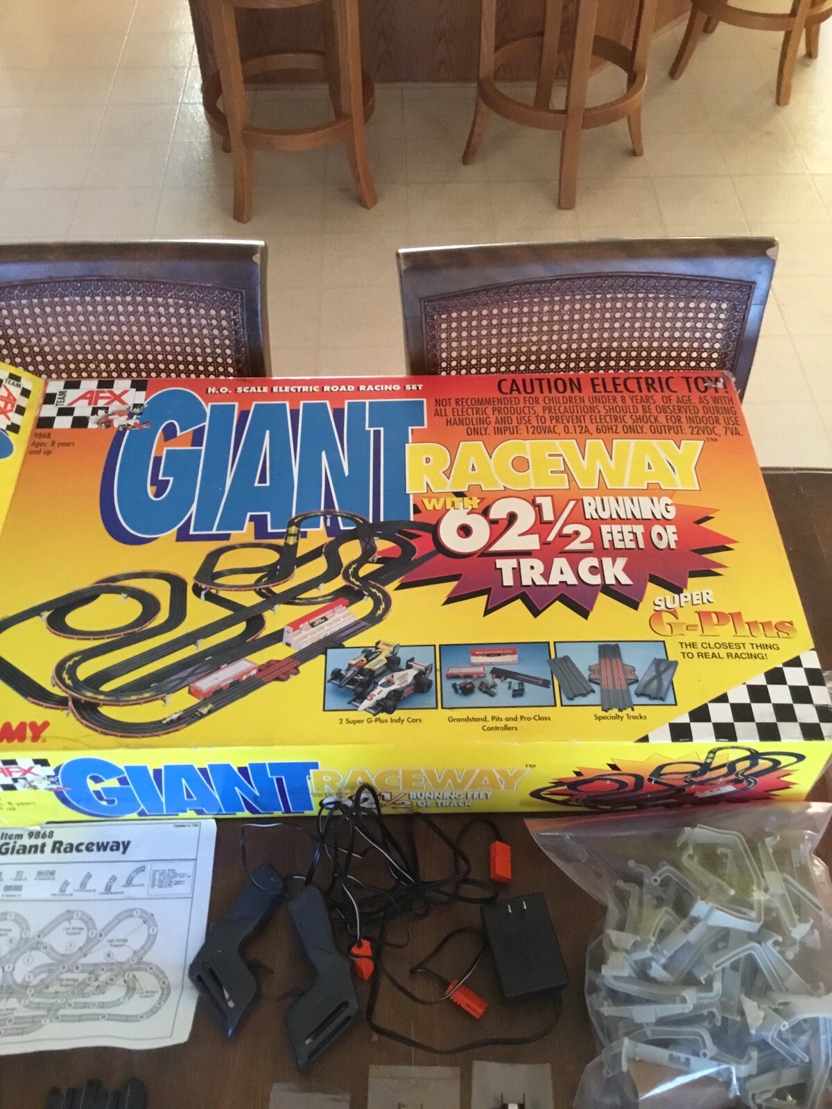 Team AFX Giant Raceway H.O. Scale Electric Road Race Track Set W/2 Cars