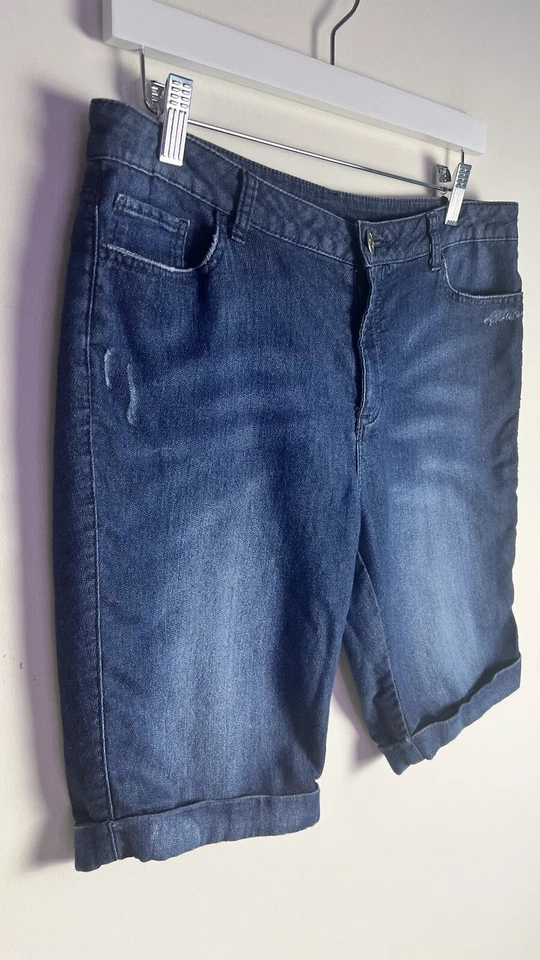 Bermudas cortas ligeras elásticas puño desgastado lavado oscuro Juicy Couture talla 10 Foto 3 de 4