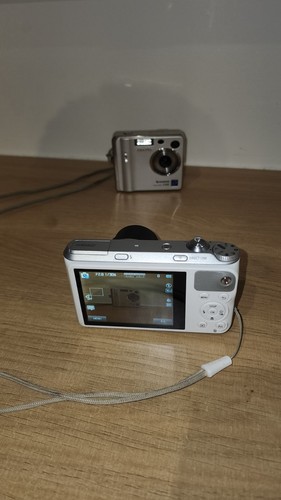 Samsung WB350F White + Battery + SD, Excellent Condition, Broken Battery Door - Picture 3 of 10