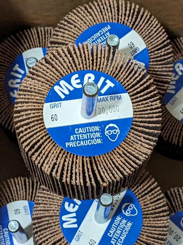 Rueda con solapa montada MERIT ABRASIVE 2-1/2" diámetro 1-1/2" ancho de cara cantidad 7 08834137420 Foto 4 de 4