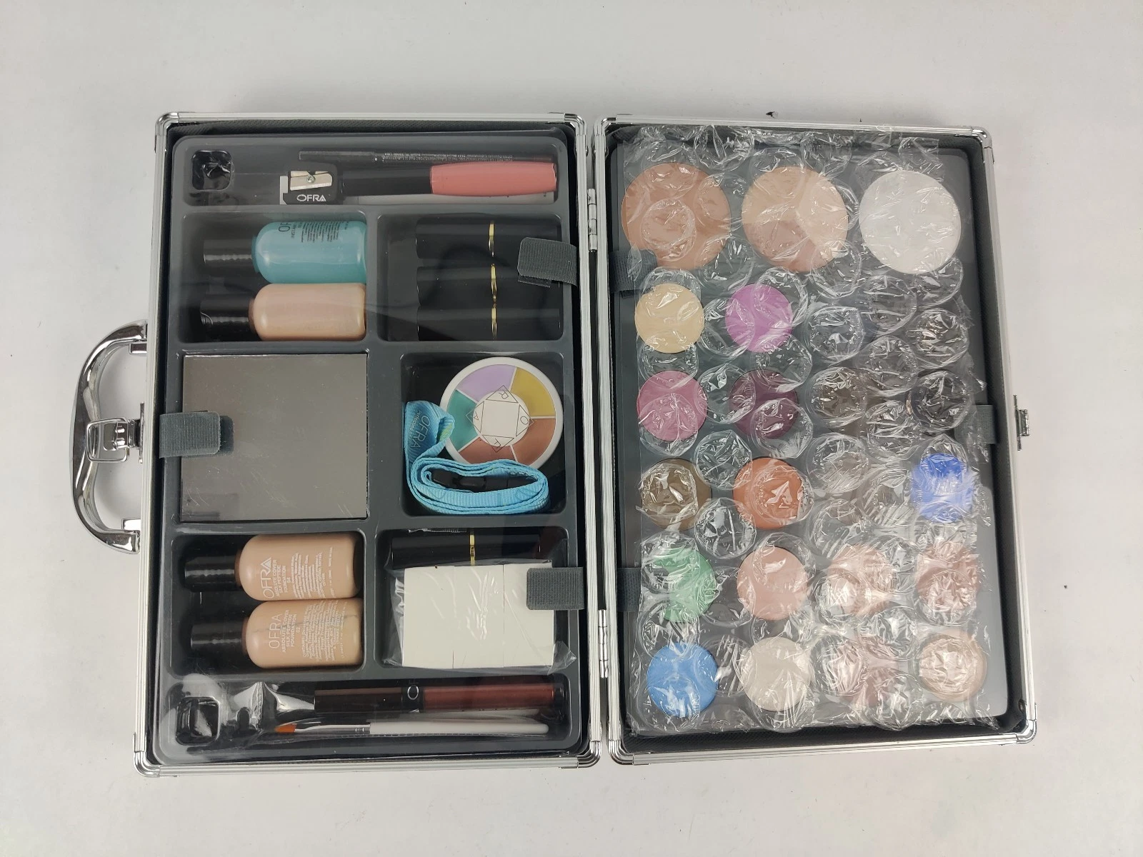 OFRA PRO Professional Makeup Kit Set Cosmetologists Portfolio Small Light/Medium
Opens in a new wind