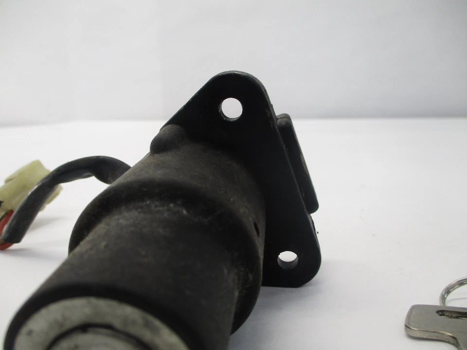 79 INTERRUPTOR DE BLOQUEO DE DIRECCIÓN ENCENDIDO PRINCIPAL YAMAHA XS400 2F Foto 3 de 4