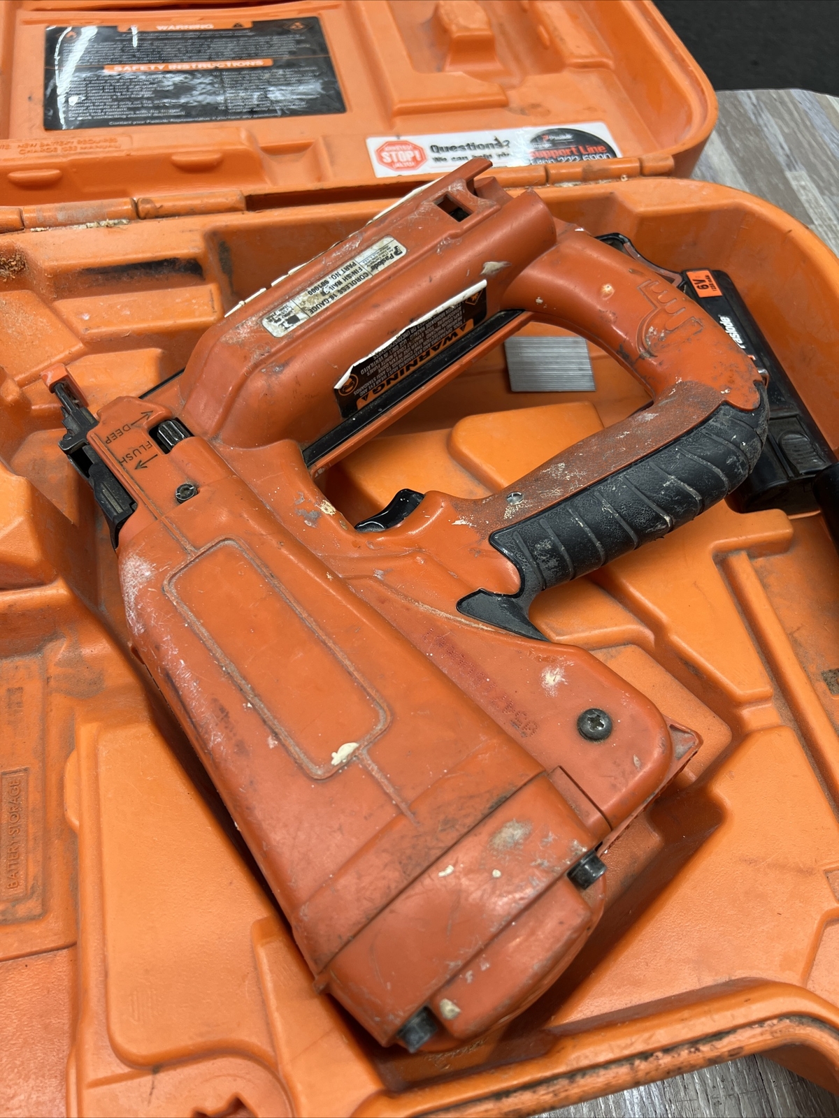 Paslode Cordless Finish 18 Gauge Trim Nail Gun Nailer 901000 Tool