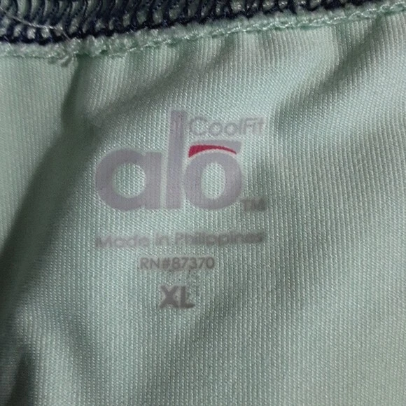 alo-yoga performance outdoor casual yoga shirt