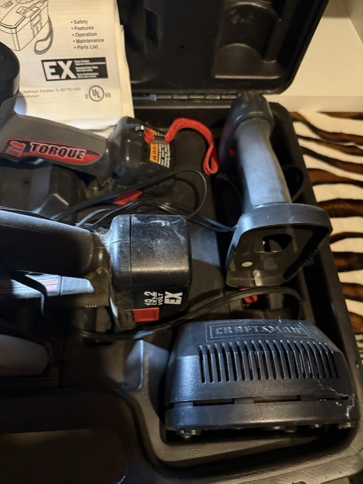 CRAFTSMAN 19.2V Cordless Power Tool Combo Kit – Circular Saw, Drill, Flashlight - Image 4 of 4