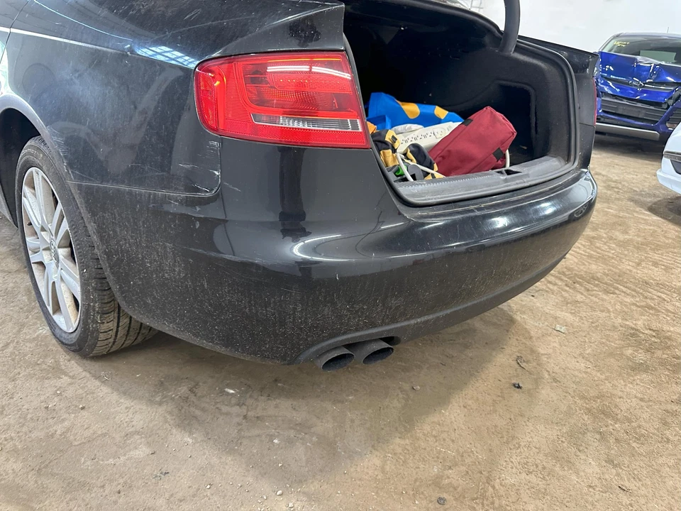 Used Rear Bumper Assembly Rear fits: 2011 Audi A4 Sdn w/o park assist Rear Grade Foto 2 de 4